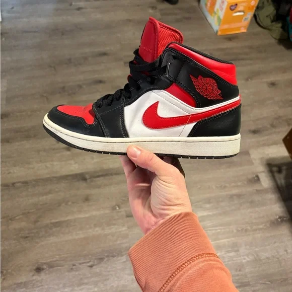 Men's Jordan 1 Mid - Picture 2 of 11